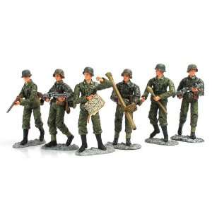  1:18th Scale Bravo Team German WWII Soldiers: Toys & Games
