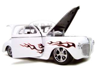 1941 PLYMOUTH CUSTOM WHITE 1:18 SCALE DIECAST MODEL  