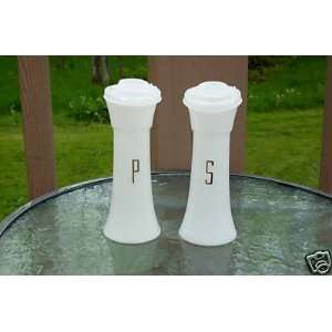 Vintage Tupperware Large hourglass Salt & Pepper Shaker Set