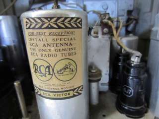 Antique VTG. RCA VICTOR TOMBSTONE WOOD RADIO   MODEL 7T ART DECO 