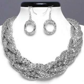   beautiful necklace set costume jewelry this is an amazing very trendy