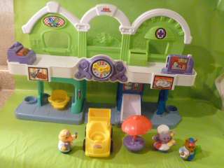 Fisher Price LITTLE PEOPLE Animalville Town Center CUTE  