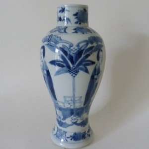 19th CENTURY CHINESE BLUE & WHITE PORCELAIN LONG ELIZAS BALUSTER VASE