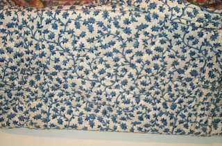 Vera Bradley Retired  Delft Blue  pattern Miller Tote bag, excellent 