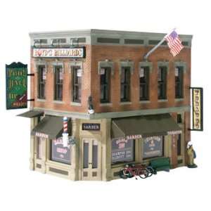   Scenics   Built/Ready Corner Emporium HO (Trains) Toys & Games