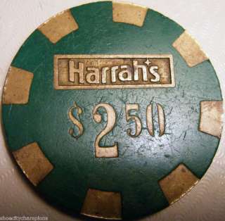 HARRAHS $2.50 CHIP TCR N5132 BRASS CORE / GREEN 1980s  