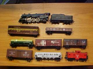   HO STEAM LOCOMOTIVE ENGINE 4073 WITH NINE ROLLING STOCK CARS  