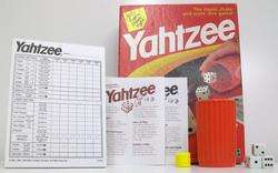 Hasbro Yahtzee Family Dice Game 1998 COMPLETE  
