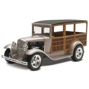   1930 Ford Woody Street Rod (2 in 1) (D) (Plastic Models: Toys & Games