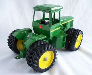   DEERE 8630 Four 4 Wheel Drive 4WD 1/16 scale TOY TRACTOR Duals  
