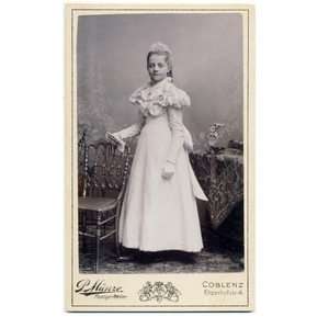 BEAUTIFUL GIRL Confirmation dress/fashion CDV PHOTO 1890s  