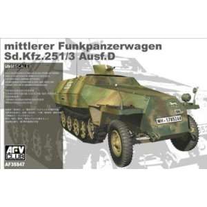   SdKfz 251/3 Ausf D Armored Halftrack 1 35 AFV Club Toys & Games