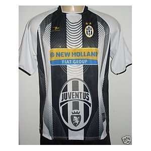  JUVENTUS ITALY SOCCER JERSEY NWT LARGE