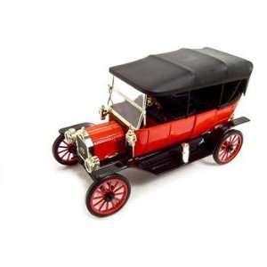    1913 Ford Model T Touring Red 1:18 Diecast Model: Toys & Games