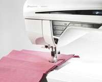   Viking DIAMOND DELUXE Emb/Sew Machine + 5 D EMBROIDERY EXTRA  