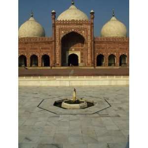  Completed by Mughal Emperor Aurangzeb, Badshahi Mosque Can 