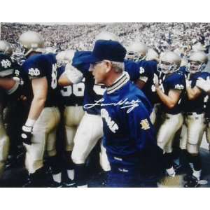 Lou Holtz Notre Dame Fighting Irish   Walking With Team   Autographed 